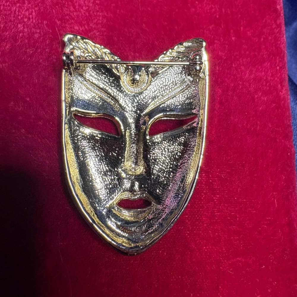 Brooch Mardi Gras Mask Gold Rhinestone Vintage Pin - Picture 3 of 5